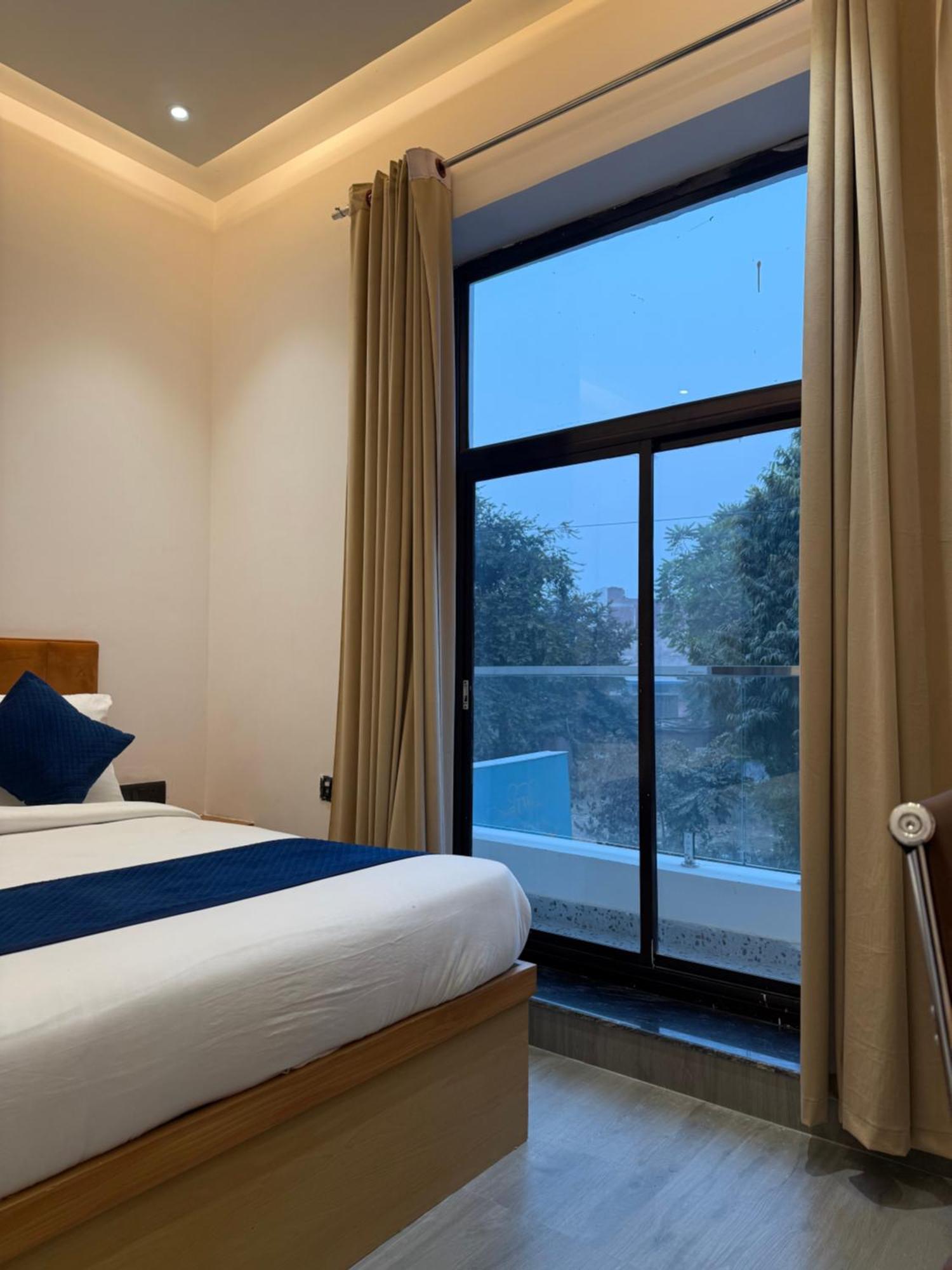 Hotel Taj Way By Jyoti Villa Agra  Bagian luar foto