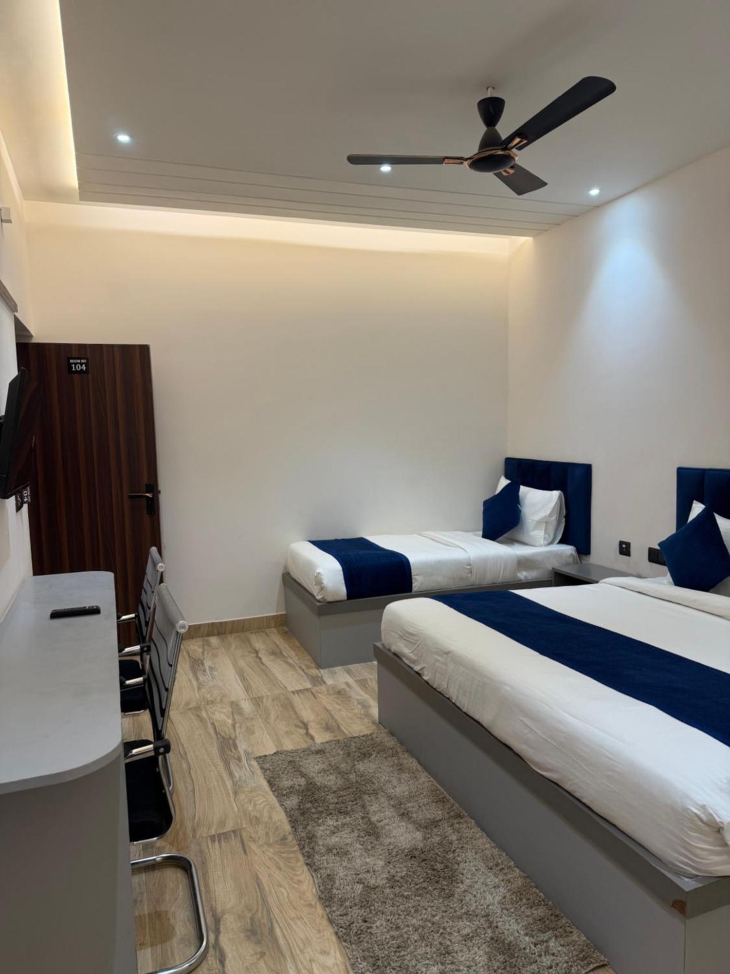 Hotel Taj Way By Jyoti Villa Agra  Bagian luar foto